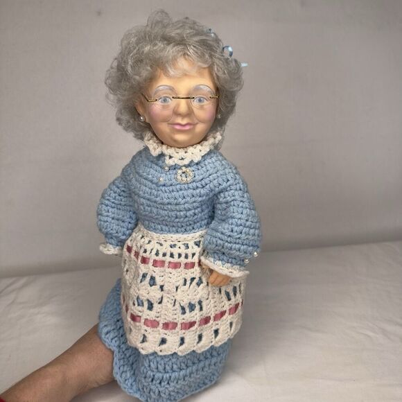 1990s Fibrecraft Crochet handmade Grandma Doll cottage - Picture 1 of 10